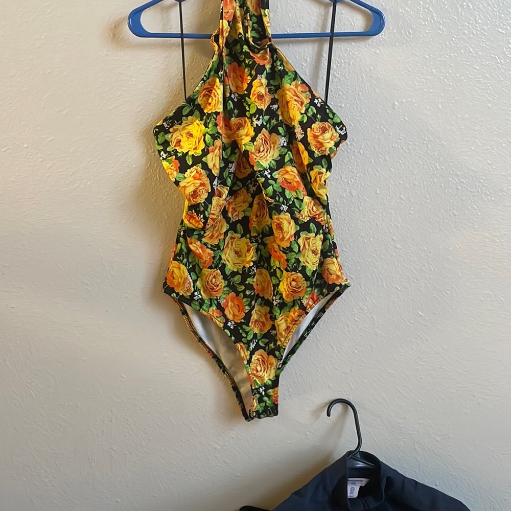 Floral Halter Bodysuit - Picture 8 of 9
